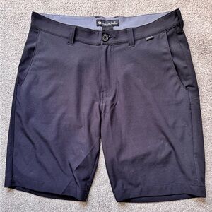 Mens Travis Mathew 9” Golf Shorts Size 32